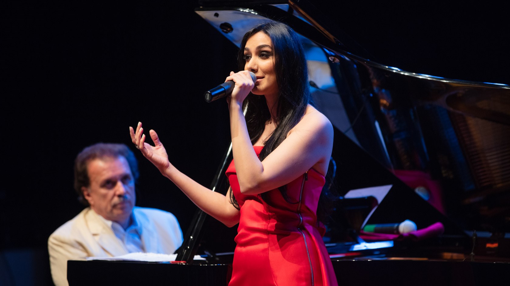 Marina Elali e maestro Eduardo Lages