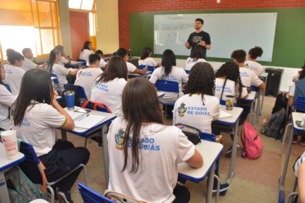 Ano letivo começa com ampliação do Bolsa Estudo e implantação de novos Cepis