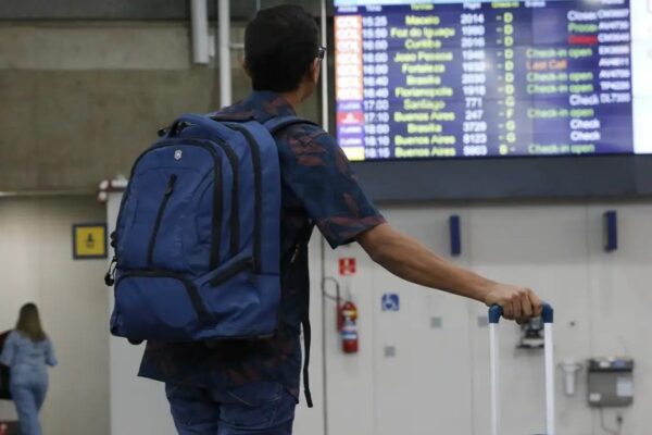 Movimentação aérea doméstica cresce 14% em maio e reforça avanço do turismo nacional
