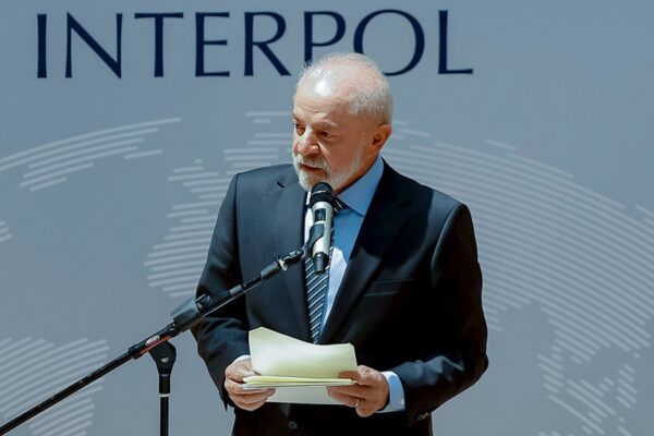 Lula estreita parceria com Interpol para enfrentamento ao crime organizado