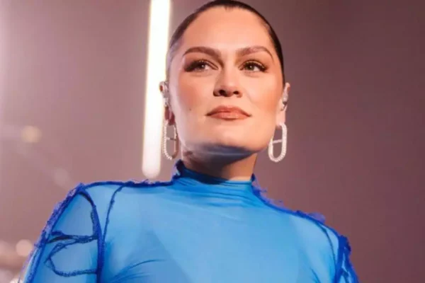 Jessie J revela diagnóstico de câncer de mama e anuncia pausa: “Agora, é hora de cuidar de mim” Jessie J