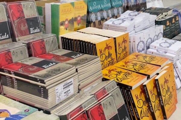 Escola de Governo lança Clube do Livro