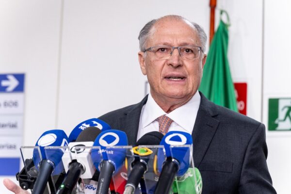 Governo Federal intensifica diálogos para reverter tarifa dos EUA