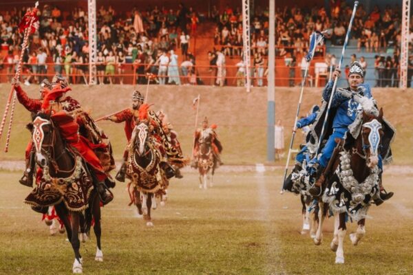 Corumbá de Goiás divulga programação das Cavalhadas e festa em honra a Nossa Senhora da Penha de França Cavalhadas de Corumbá de Goiás (Foto: Michely Mattos/Secult)