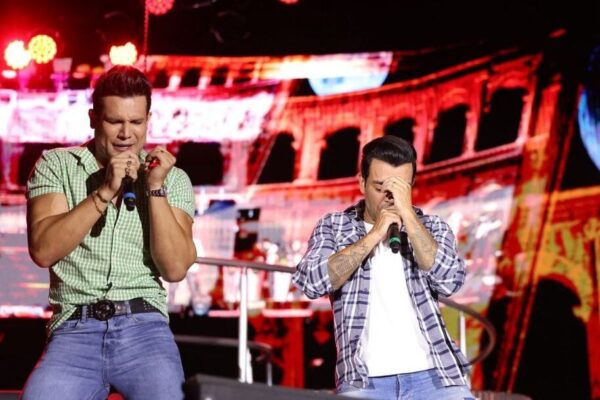 Israel Novaes e Thiago Brava gravam DVD em Goiânia com convidados especiais Israel Novaes e Thiago Brava
