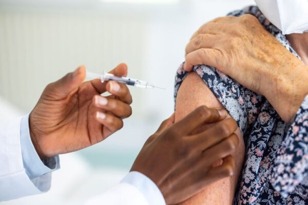 Brasil publica resultados de testes de primeira vacina 100% nacional